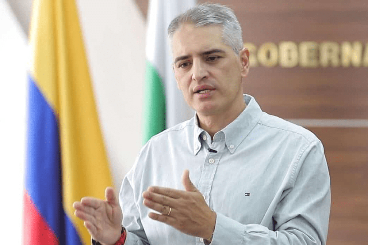 Gobernador de Antioquia lanza advertencia a disidencias tras ataque en Guadalupe: “Ya se les fue Petro”