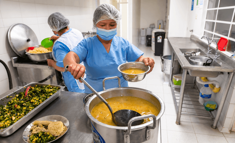 Estudiantes de Itagüí reciben alimentación escolar a través del PAE.