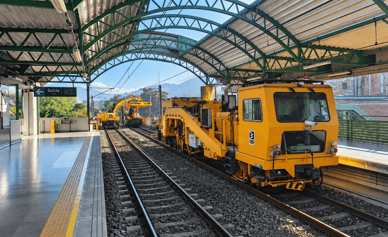ren del Metro de Medellín en la Línea A durante la interrupción parcial del servicio.