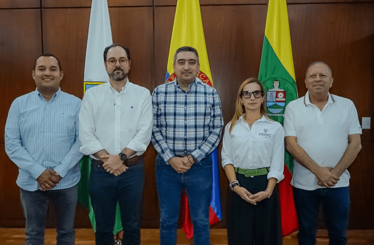 Viceministro de Justicia llega a Itagüí para impulsar recuperación de lote de La Paz y convertirlo en escenario deportivo