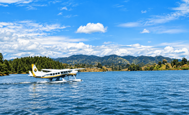 Hidroavión de Alma Air sobre el embalse de Guatapé